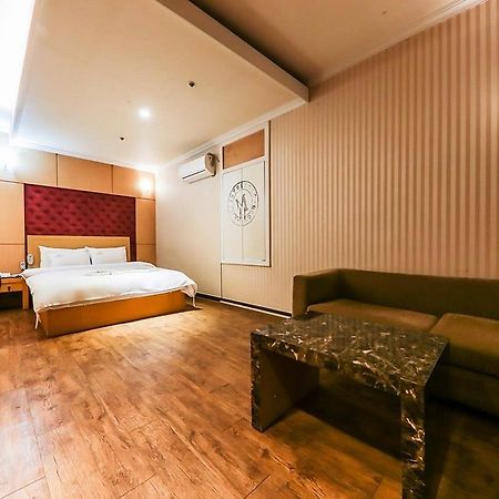 Coco Hotel Чеонджу Екстериор снимка