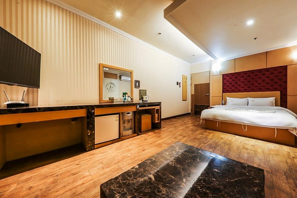 Coco Hotel Чеонджу Екстериор снимка