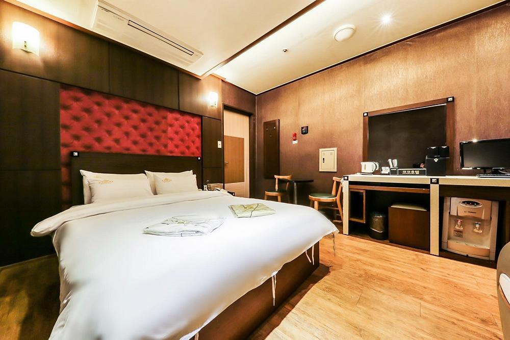 Coco Hotel Чеонджу Екстериор снимка